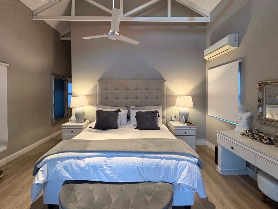 5 Bedroom Property for Sale in The Coves North West